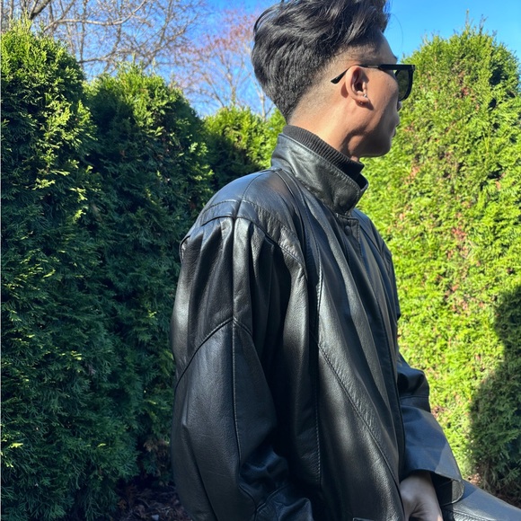 Vintage Broad shoulder padded black Leather Jacket - Picture 3 of 7